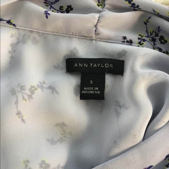 Ann Taylor front tie blouse size S - Picture 3 of 4